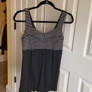 Lululemon top size 6